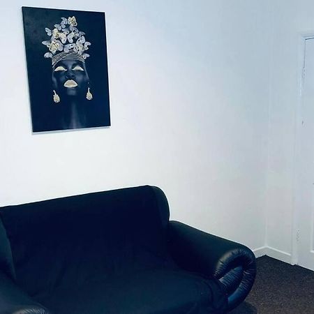 Comfortable Town House In Coventry City Centre Villa Exterior photo