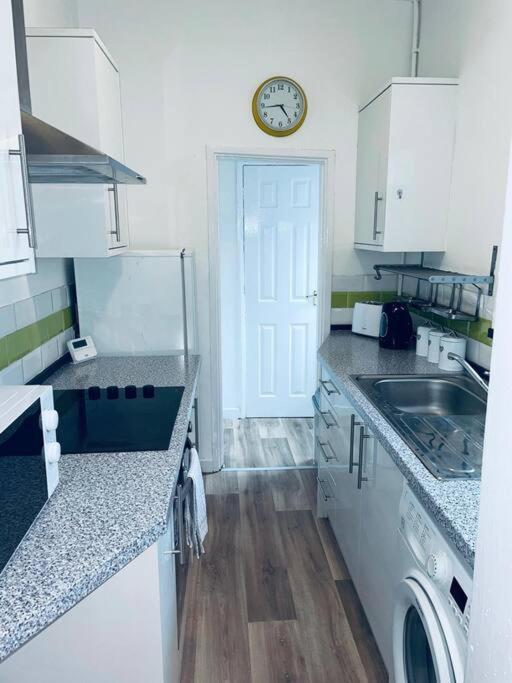 Comfortable Town House In Coventry City Centre Exterior photo