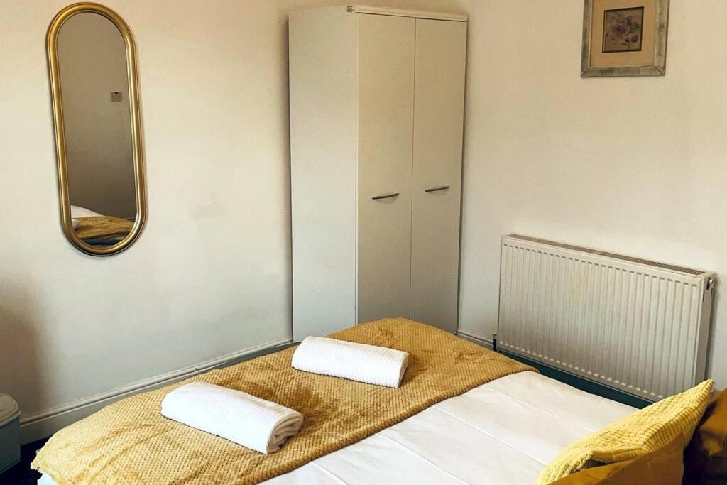 Comfortable Town House In Coventry City Centre Villa Exterior photo