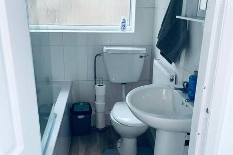 Comfortable Town House In Coventry City Centre Villa Exterior photo